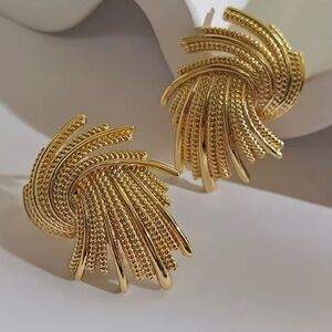 New Elegant Gold-Tone Women's Earrings